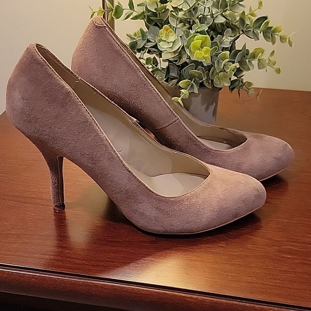 Steven taupe suede pumps 9.5